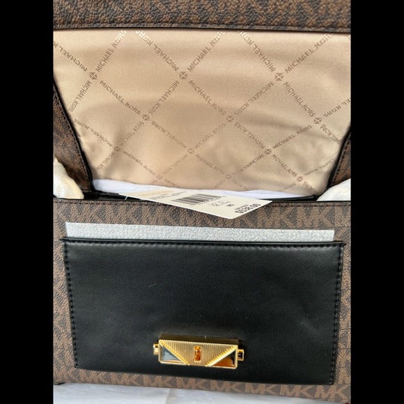 16. Michael Kors Medium Cece Crossbody Bag - Picture 4 of 8